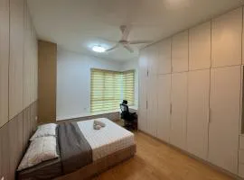Mont kiara warmly 6 pax stay