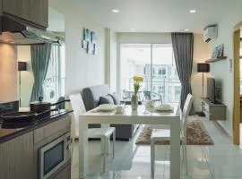 NEW amazing apartment by the beach with seaview
