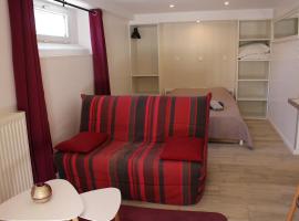 charmant studio plain-pied parking gratuit, Hotel in Grignon