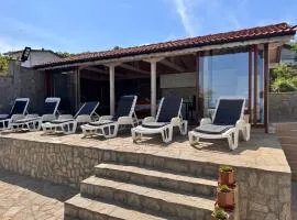 Villa Azur- Sea View Luxury with Pool near Balchik