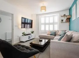 Modern Hove Home close to Brighton Beach with FREE PARKING