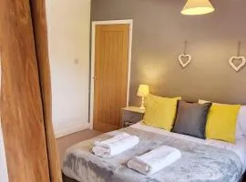 Family-Friendly Spacious 3BR, Near Uni & Town