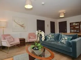 Seaview City Lodge , 2- bedroom flat with Parking