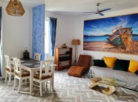 Renovated and air-conditioned 2-bedroom apartment with terrace、サン・ポール・ド・フェヌイエのビーチ・ホテル