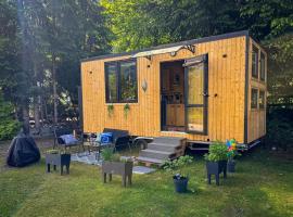 Tiny house cozy retreat, hotel v destinaci Grüsch