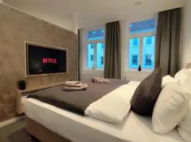 ApartZ - Celle Altstadt - bis 9 Personen Ideal für Familien und Gruppen, 3 SZ, 2 Bäder, Infrarotsauna, 1 Parkplatz buchbar, Dachterrasse - BRIGHT Collection