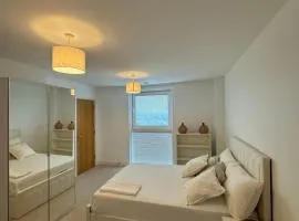 High Rise En-suite Room With Gym And Free Parking in Royal Docks Excel E16 London