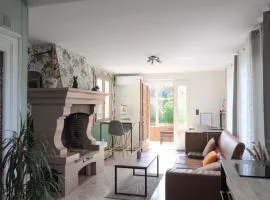 Maison avec accès indépendant, au centre-ville de Tournus