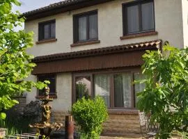 Maison avec accès indépendant, au centre-ville de Tournus