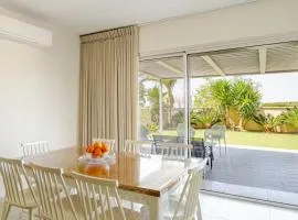 GW002 Gugel Waves Amazing Seaview & Garden Family Apartments