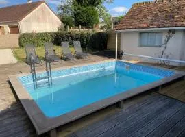 House Saint Laurent Nouan balneo and pool