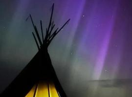 Best Tipi in Morayshire with Whisky Barrel Hot Tub, luxusní stan v destinaci Coltfield