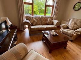 Katie's Lodge, chalet i Tawnaghmore