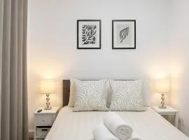 LuxeView - Stylish & Comfortable 1 Bedroom House in Chafford Hundred