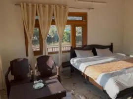 Lotus Lake View Inn