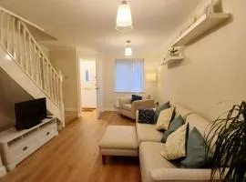 Modern and cosy home near Cardiff