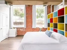 Jennifer's Vibrant Historic Brick Loft Private Apartment