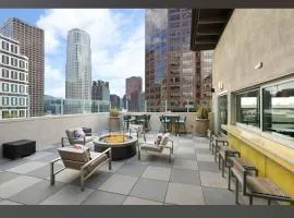 Cozy 2BR Apt in Downtown LA with Pool & Hot Tub