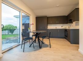 Coastal Cabin, Oranmore, Galway, hotel i Galway