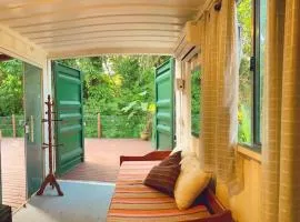 A Casa Raiz Containers