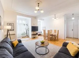 Urban Santiq City Center 3-bedroom apartment with balcony