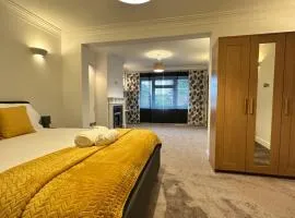 Spacious 7 Bed Home Contractor Corporate Long Stays