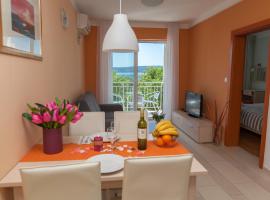 Apartment Ana, hotel in Selce