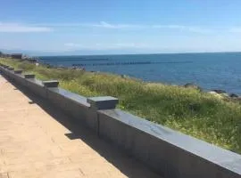 Домик-студия у моря со своим двориком