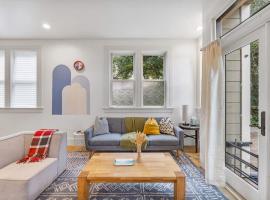 #Urban Elegance 3BR With Parking Near UC BART & Downtown, hotel in Berkeley