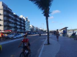 Lindo apartamento de frente a praia do forte cabo frio, Hotel in Cabo Frio
