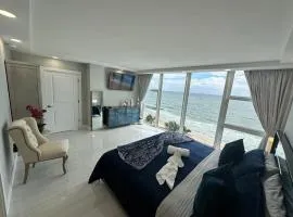 Ocean Front on Fort Lauderdale Beach 2 br Condo Apartment