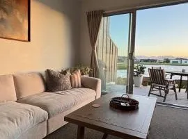 Charming Lakeview Golf Villa