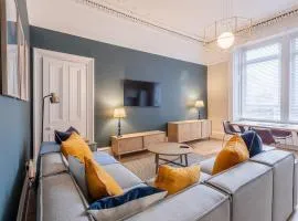 3BR Gem West End Walk to Glasgow Uni Parking