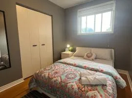 Cozy Stay, Self Check-In with Parking available upon request