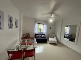 Ap 700m Praia Enseada-TV Smart, Garagem-Elevador