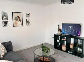 2BR Flat Free Parking Near Hampden and O2 Academy