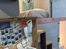 海的那一間Hostel By The Sea