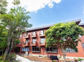 ホテルオアシスガーデン، فندق مع أحواض استحمام ساخنة في Obita