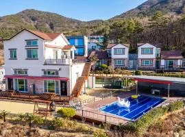 Yeosu Bless Poolvilla