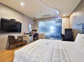 Changwon Bonggok-dong Hotel Daon, hotel in Changwon