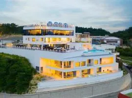 Pohang T-Bay Hotel and Pool Villa