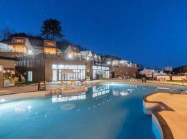 Violin Glamping Caravan, hotel in Piryŏngdae