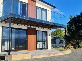 Kakianau Retreat, Luxury Waterfront Apartments