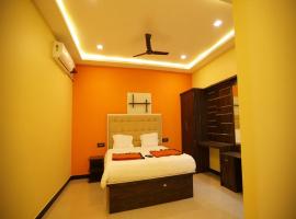 The Canalway Inn, hotel in Pollāchi