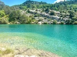 Beautiful studio terrace with Esparron lake view 4 people