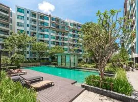 C185 Centrio 2BR Condo Walk to Mall Near Town