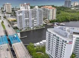 Modern Condo by the Beach, Water Taxi Stop, Prime Location!