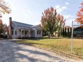 Collins Cottage - Luxury Accommodation