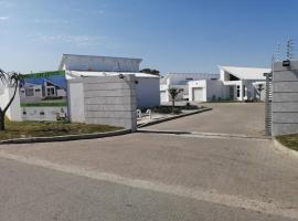 Executive Stay near airport & shops, hotel a Gqeberha