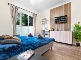 Bright modern suite near tower bridge